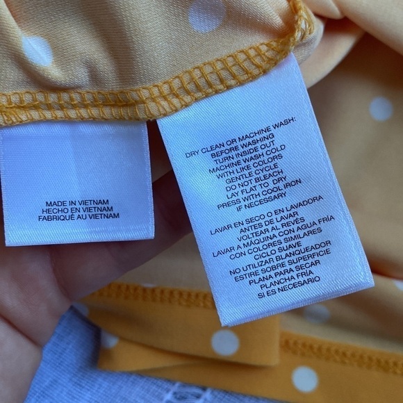 Ann Klein bright yellow polka dot sleeveless blouse. - Picture 9 of 9